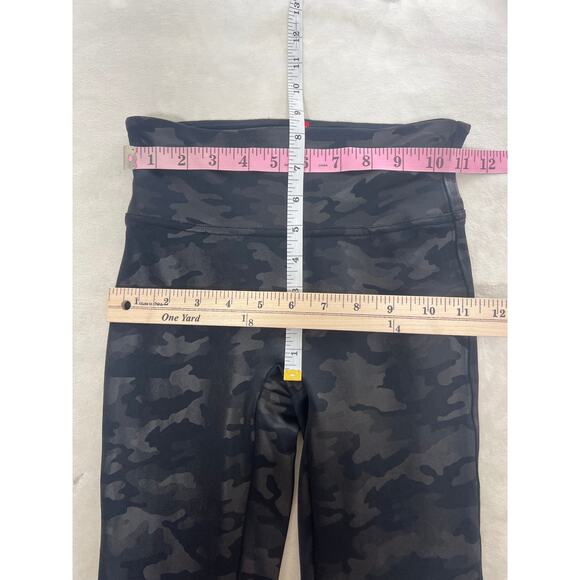 Spanx Faux Vegan Leather High Waist Black Camo Leggings Women's size XS - Picture 9 of 10